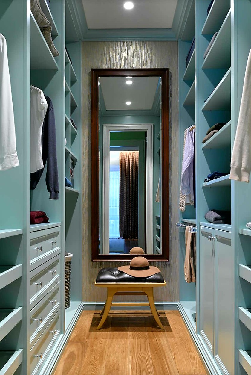 Параллельная гардеробная комната с большим зеркалом Юрга
