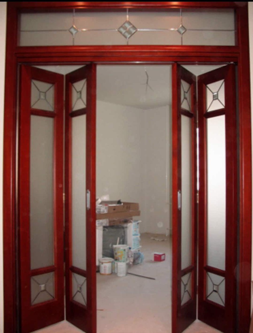 Дверь гармошка с декоративными стеклянными вставками Юрга